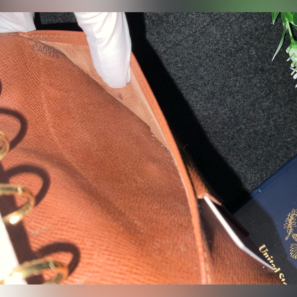 ✅AUTHENTIC LV AGENDA PM PASSPORT HOLDER - Picture 11 of 13